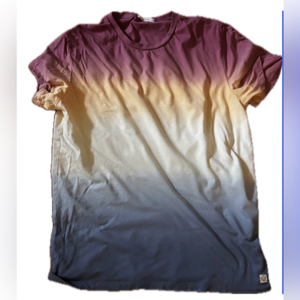 Marine Layer Men's Tee Med in Purple, Cream, and Blue sunset ombré.